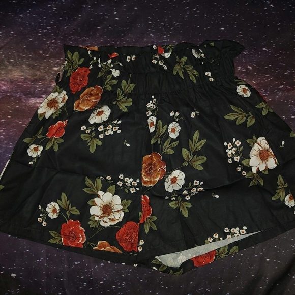 💌 Paperbag Waist Belted Floral Shorts - Picture 1 of 7